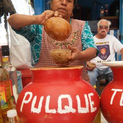 Pulque en el Mercado de Tlacolula de Matamoros. Foto: www.yelp.com